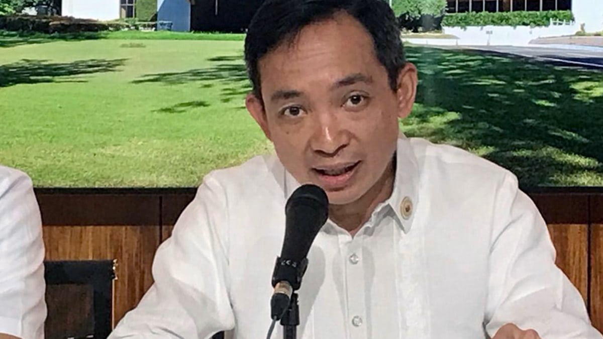 Former lawmaker Antonio Tinio criticizes Representative Toby Tiangco over his conditional stance on supporting impeachment efforts against Vice President Sara Duterte.