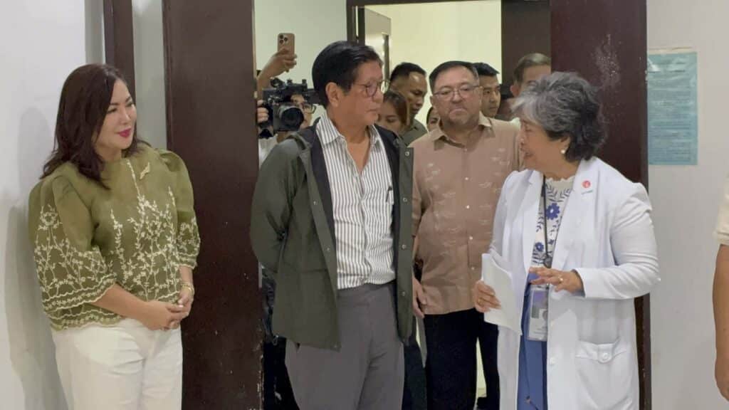 Marcos Provides Cash Aid, Medical Equipment to Cebu Hospital