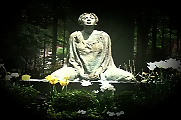 statue