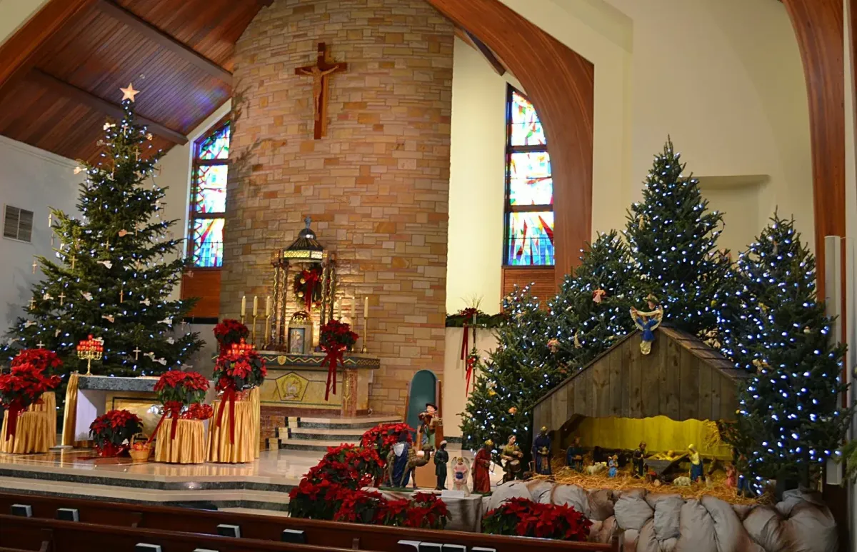 Elegant sanctuary Advent decorations featuring candles, wreaths, and warm seasonal colors create divine Christmas beauty today.