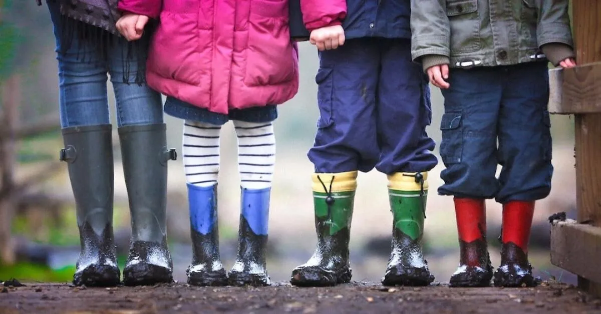 Children walking into school during a behaviour audit, demonstrating an alternative to lining up that improves learning time and student behaviour