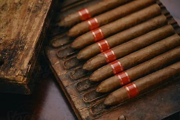 custom cigar guide