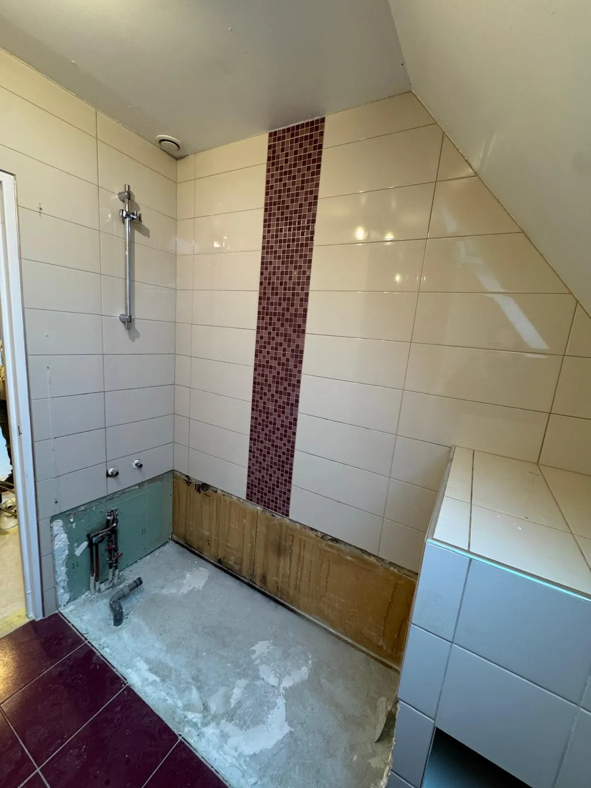 Salle de bain avant angle 3