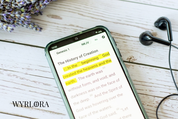 Best Bible Apps in 2026 for Women 40+: Read, Listen, Highlight and Actually Stick With It