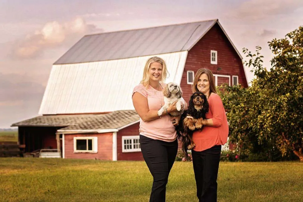 Tilted Barn Pet