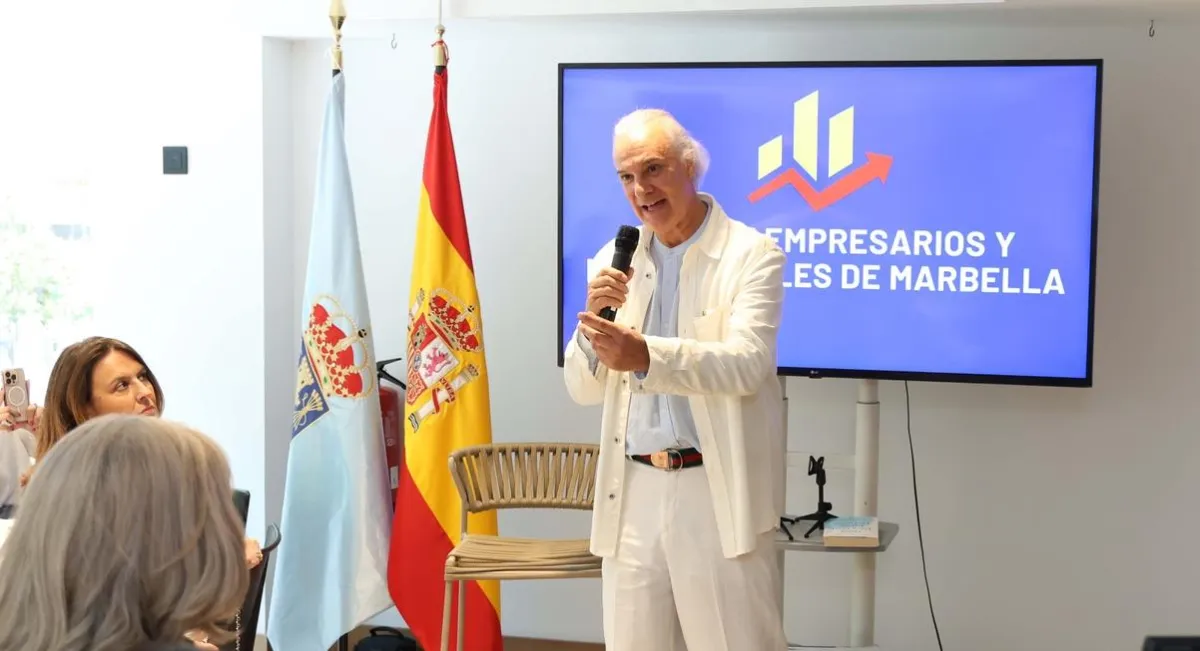 Conferencia del cardiólogo don Manuel de la Peña, experto en longevidad
