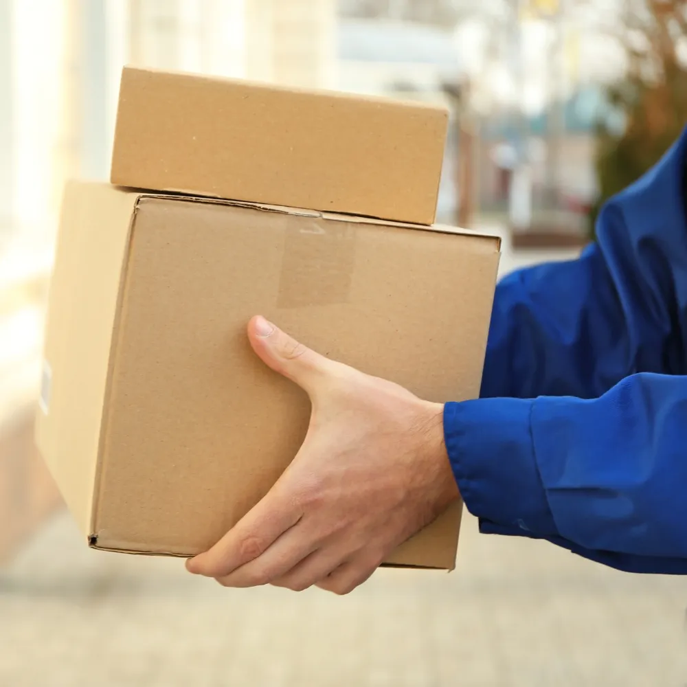 Five Things to Consider Before Hiring a Courier Service