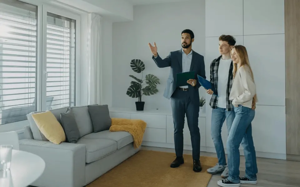 How to Choose the Right Real Estate Agent in Lakeway, TX