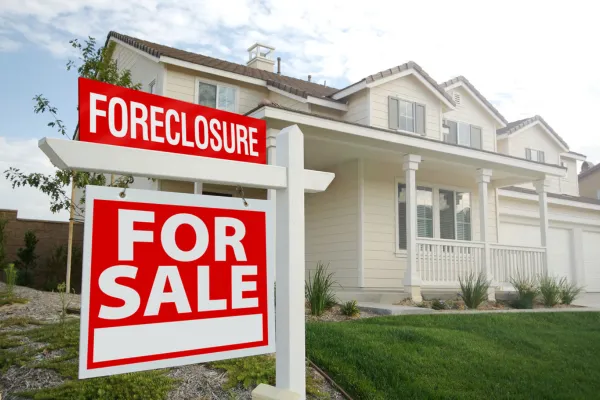 Can I Sell My Arizona Home While It's in Foreclosure?