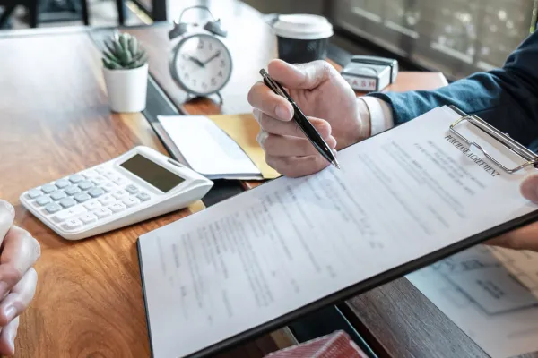 What Are the Steps to Sell a House in Arizona With a Mortgage