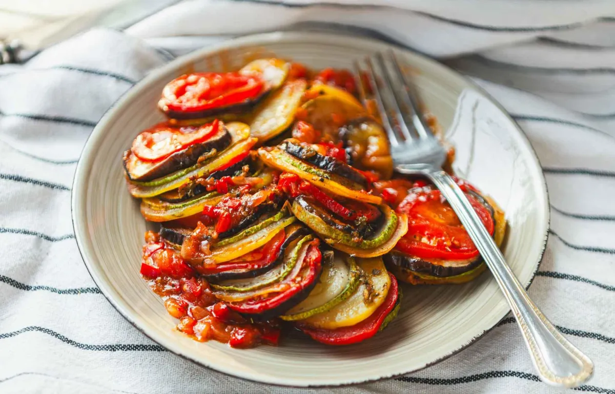 RATATOUILLE MIT ZIEGENKÄSEPOLENTA