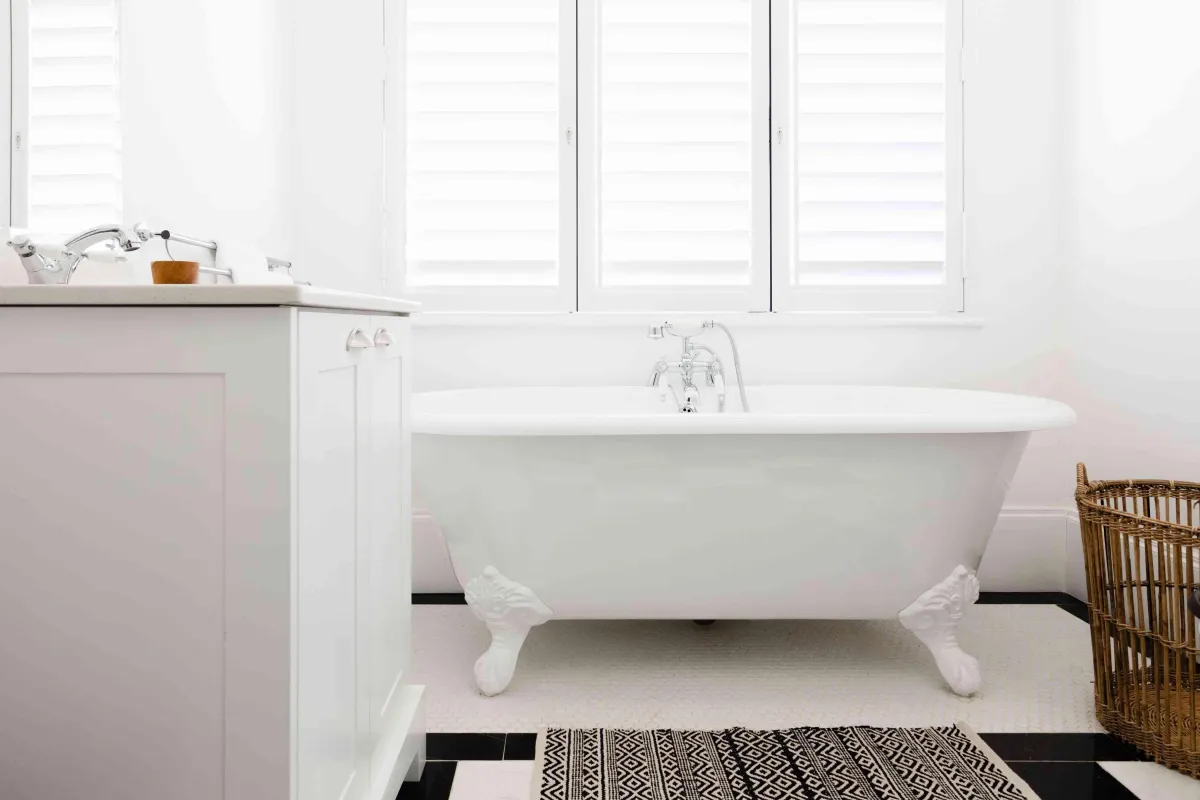 bathtub and bathroom rink refinishing