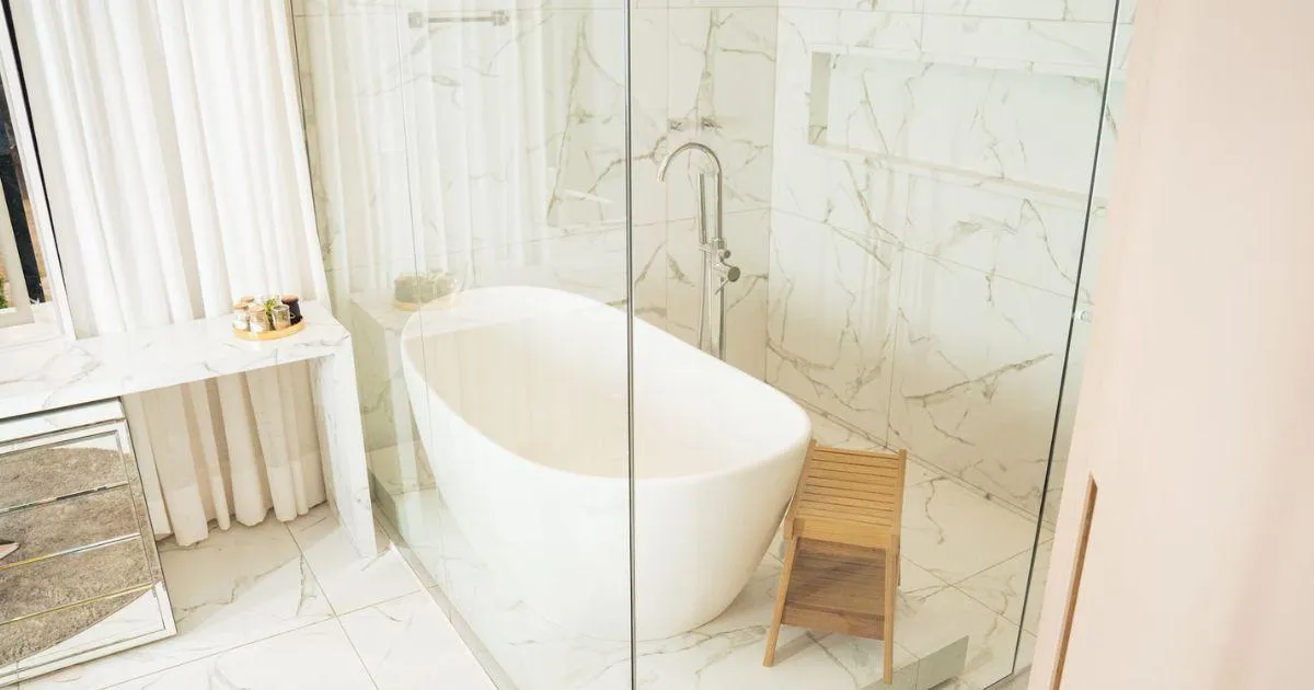Top Signs It's Time to Refinish Your Bathtub Instead of Replacing It in Missouri