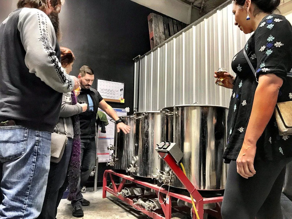 🍻 Alaska on Tap: A Boozy, Bubbly Ride with Big Swig Tours 🍹