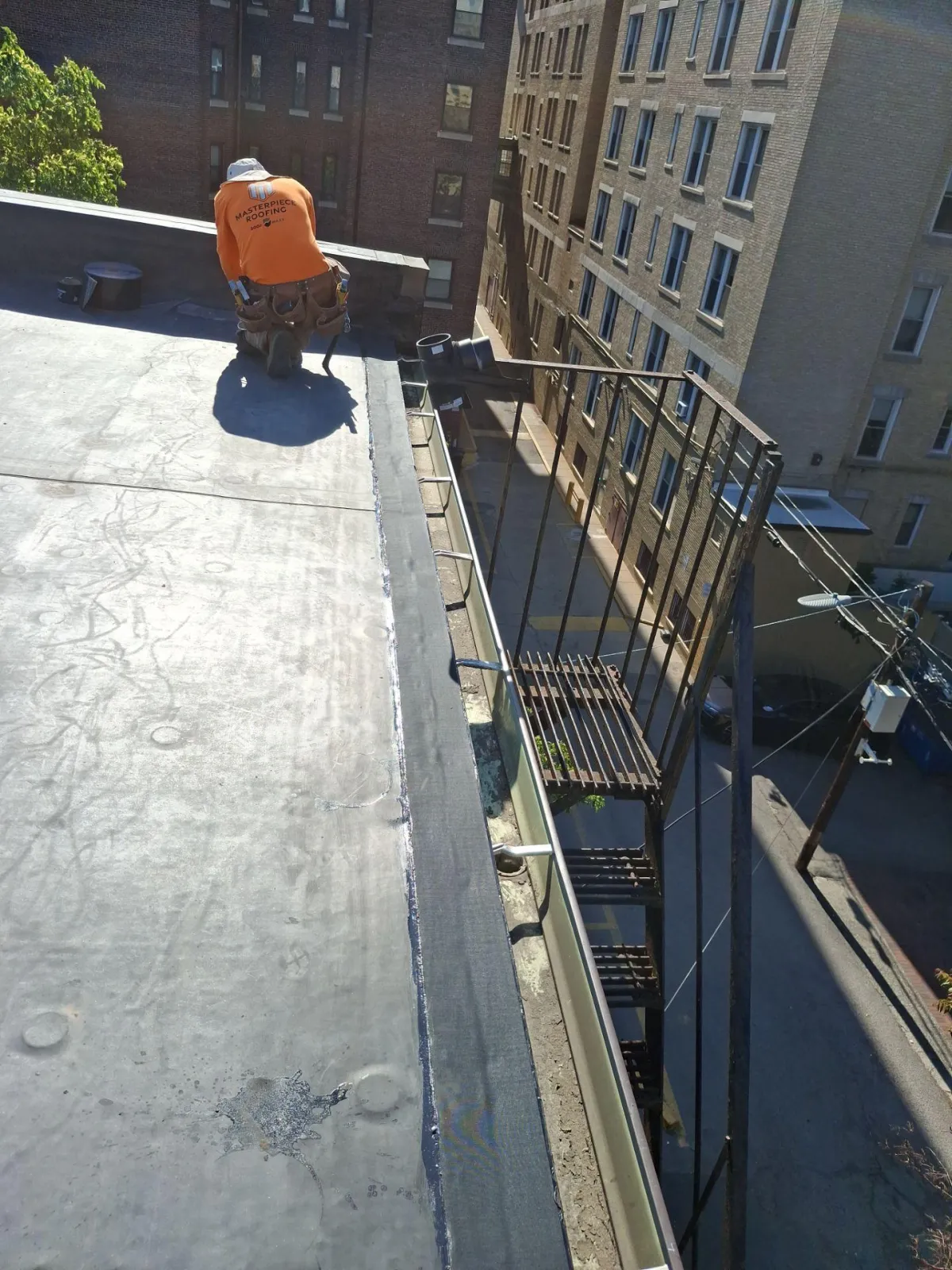 Choose a good commercial roofing contractor: Key tips 