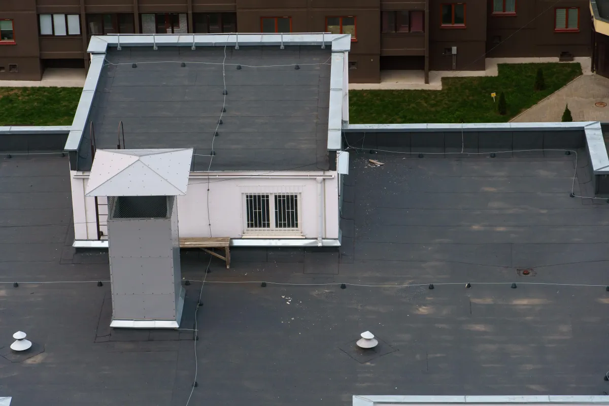 Rubber Roof Longevity – EPDM Lifespan & Maintenance Guide
