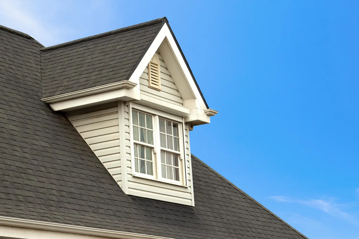 Metal vs Asphalt Shingles – Lifespan, Cost & Energy Comparison