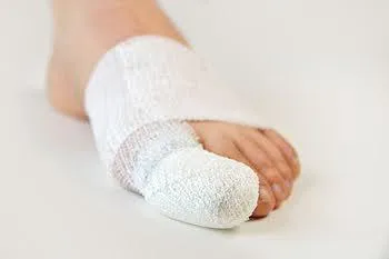 Learn the key signs of a broken toe