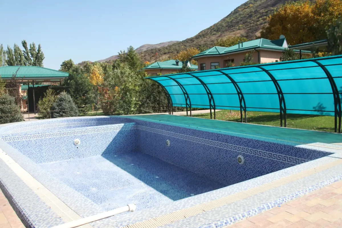 Service Your Pool in Florida’s Climate