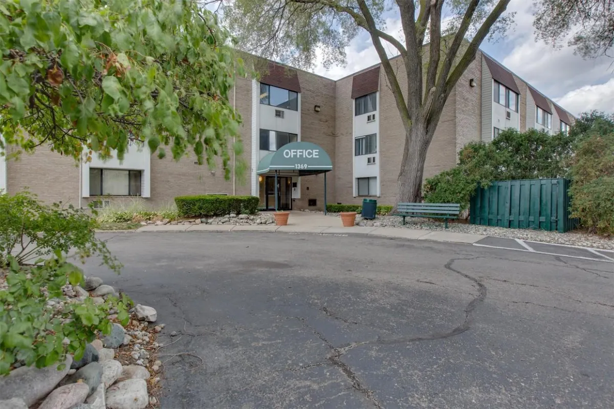 Plug Into Profit: Why Gig Workers in Michigan Should Cruise Down Electric Avenue