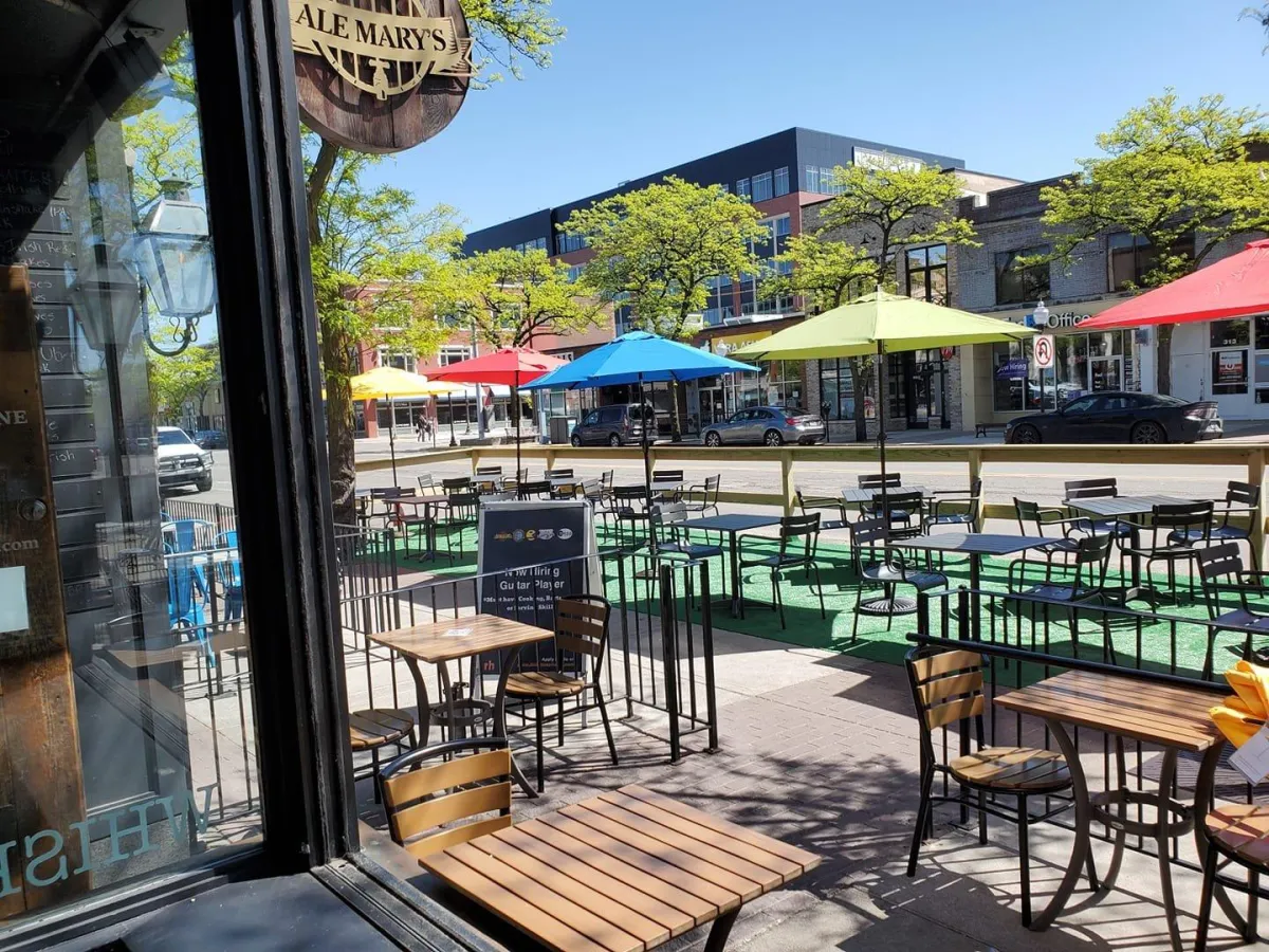 🍔 Burgers, Gigs & Whips: Why Comet Burgers in Royal Oak is a Must-Stop for Michigan’s Hustlers