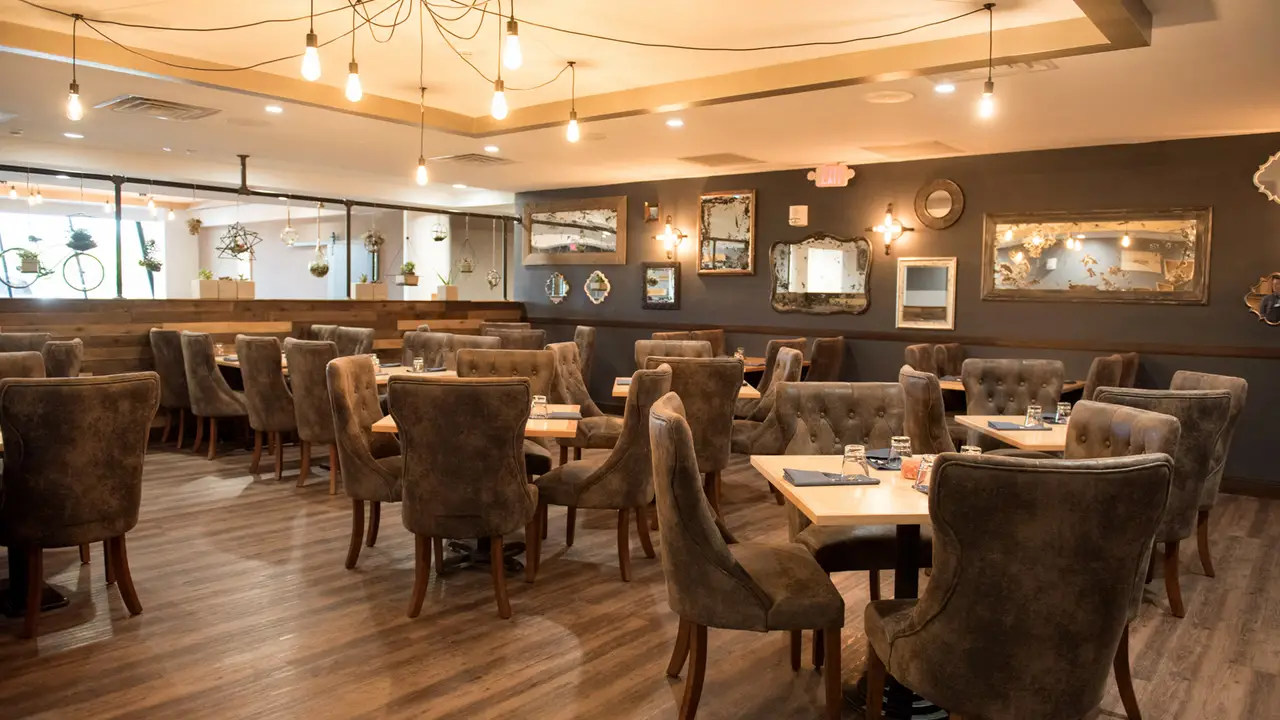 🔥Fuel Up, Then Hustle: Why Gig Drivers Love The Nomad Grill in Southfield