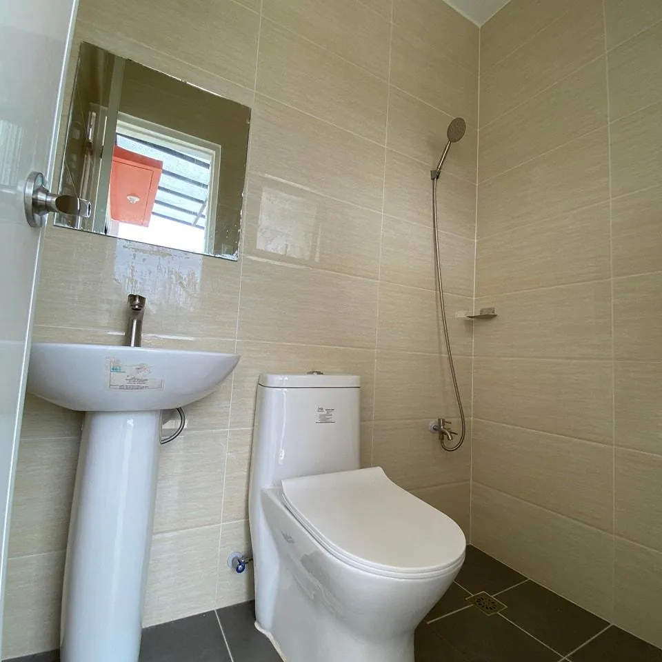 Kathleen Place 5 Ground Floor Toilet and Bath