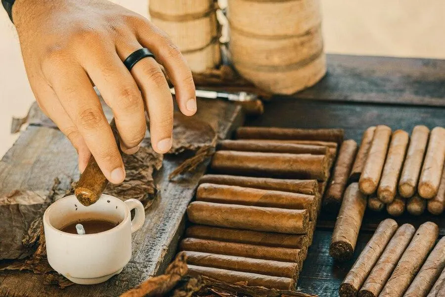 2025 Ultimate Custom Cigars Guide: Find Your Perfect Blend