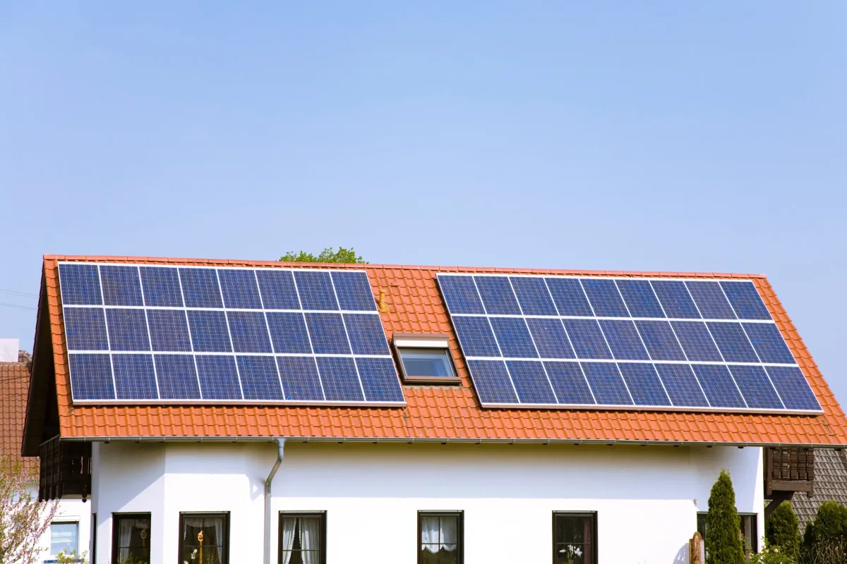 East or West Solar Panels: Leeds 2025 Guide