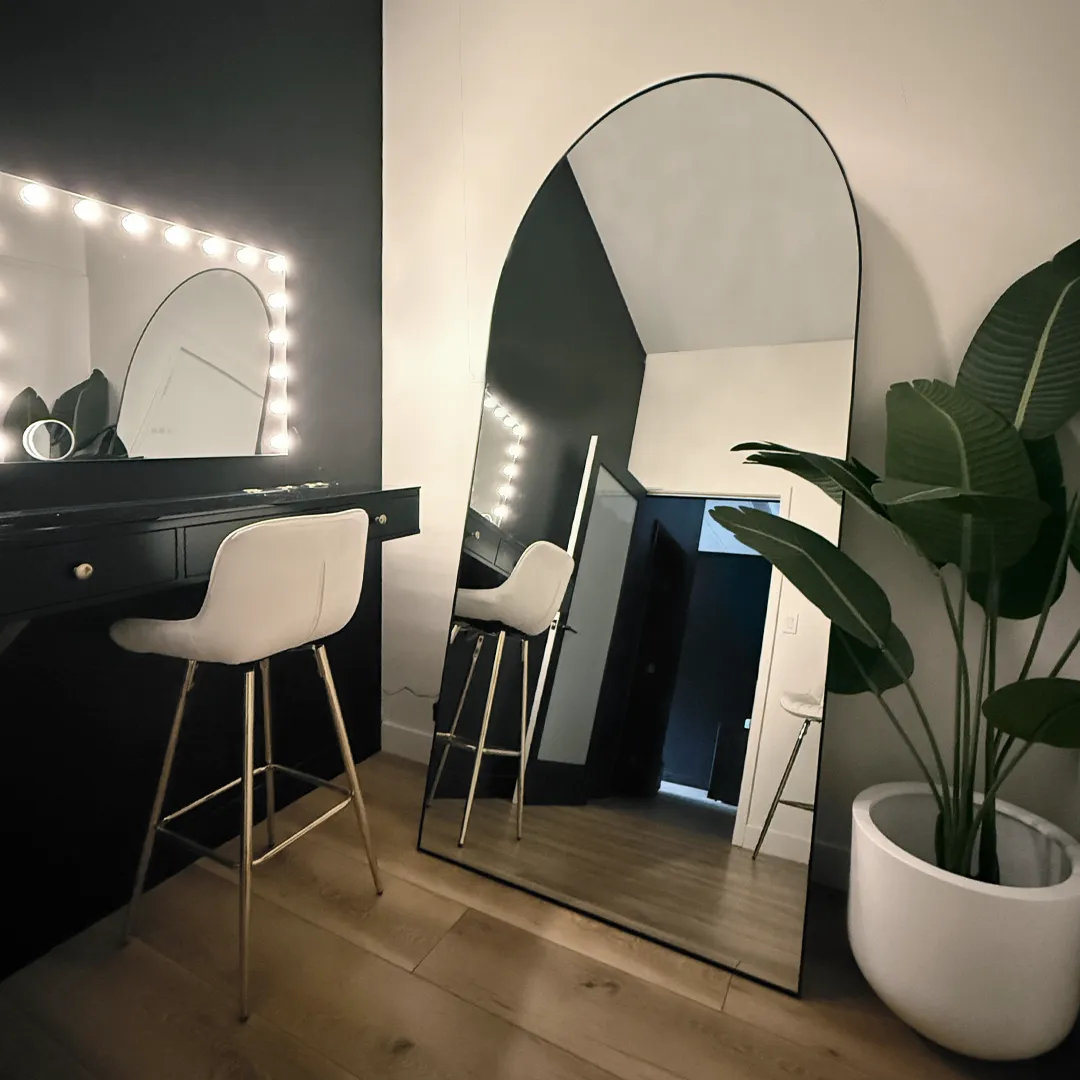 LifeOfPodcast - Glam Room