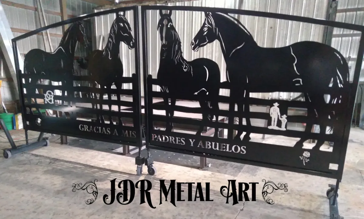 Horse themed ranch driveway gate