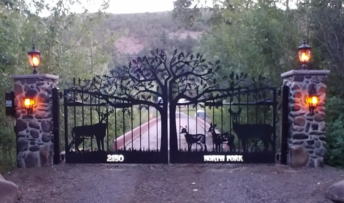 Tree style driveway gate with deer