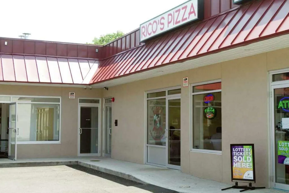 🍕Slices & Vibes: Why Rico's Pizza Is Hartford’s Go-To Pie Paradise