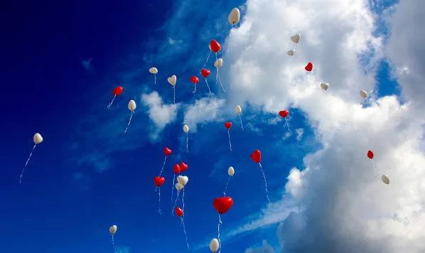 balloons flying in the sky