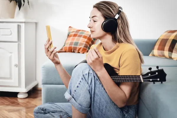 Muzyka i Mózg: Jak Dźwięki Kształtują Naszą Podświadomość i Emocje
