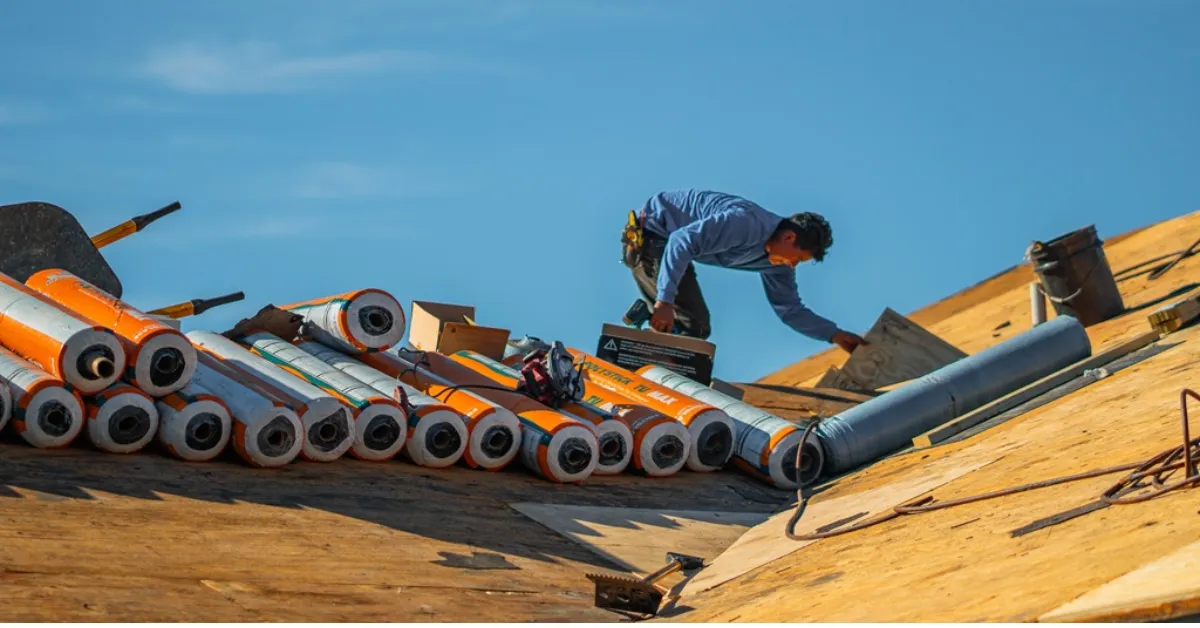 How Long Does a Metal Roof Last in Florida: 7 Key Facts