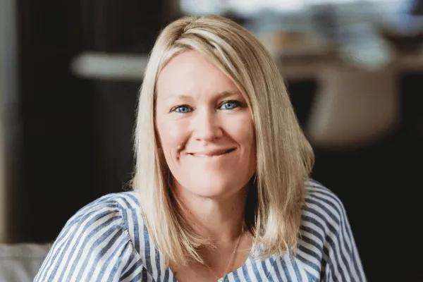 
Episode 301: Taking the Big Leap: From Amazon Leader to Alcohol-Free Trailblazer with Jaime Andersen
