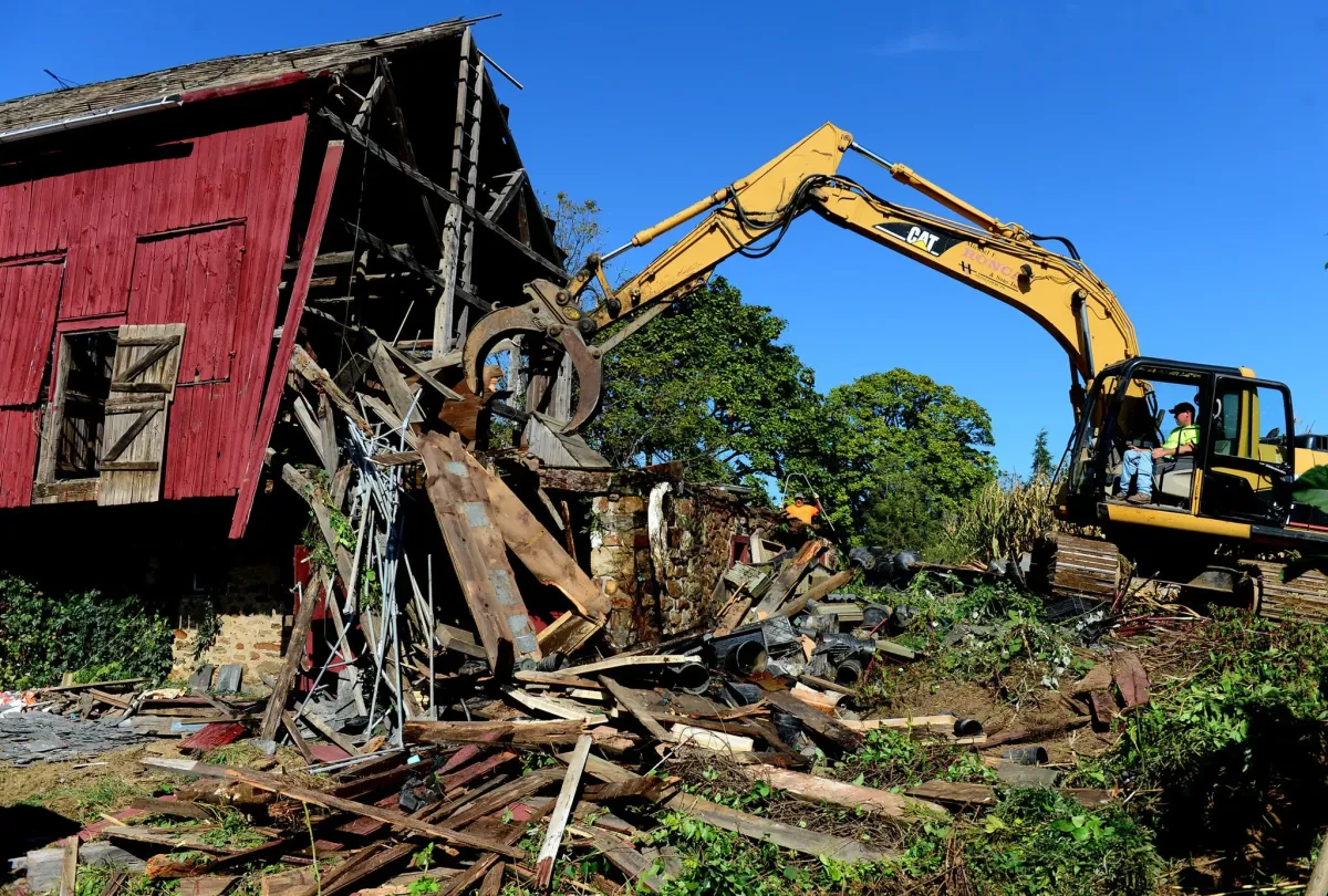 Kings Contracting: Demolition & Debris Removal Services