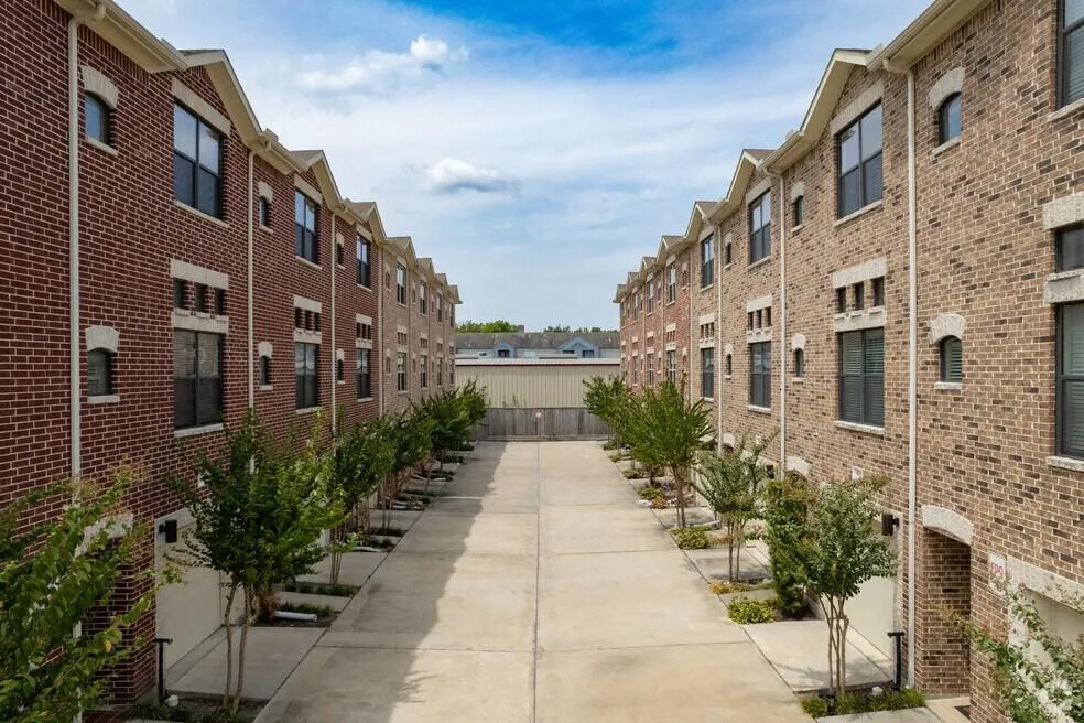 Mid West, Houston, TX