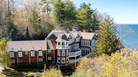 Laurel Hollow