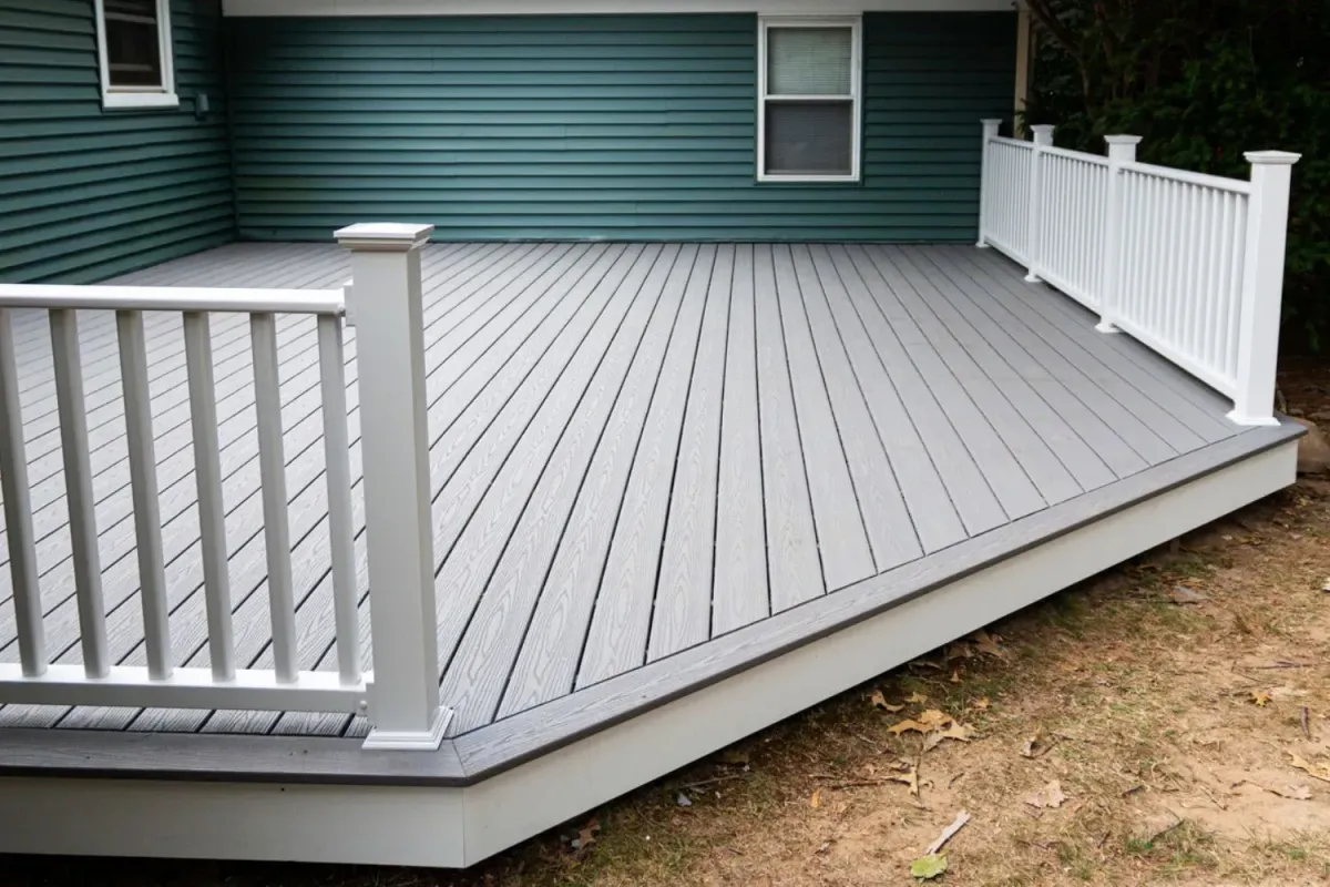 Composite deck with vinyl railing by Wyatt Built in Huntersville NC