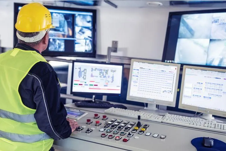 Centralized vs. Decentralized Maintenance: What’s Best for Multi-Site Facilities?