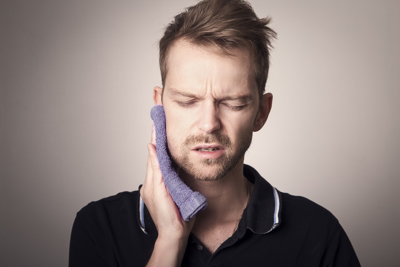Toothaches and Dental Injuries: What to Do Before You See the Dentist