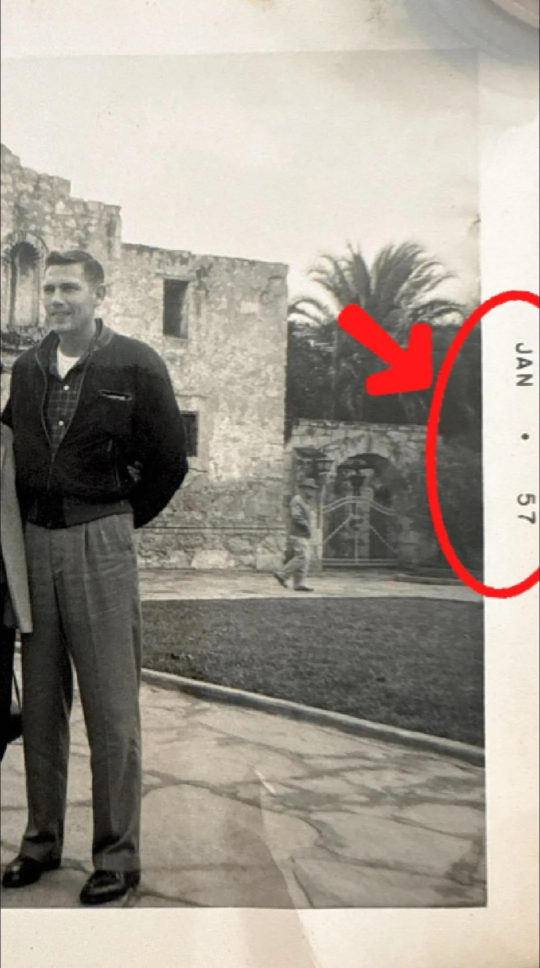 Using AI to date a photo of the Alamo
