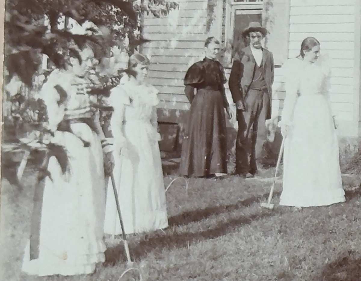 Which AI Tool best dates old photos?