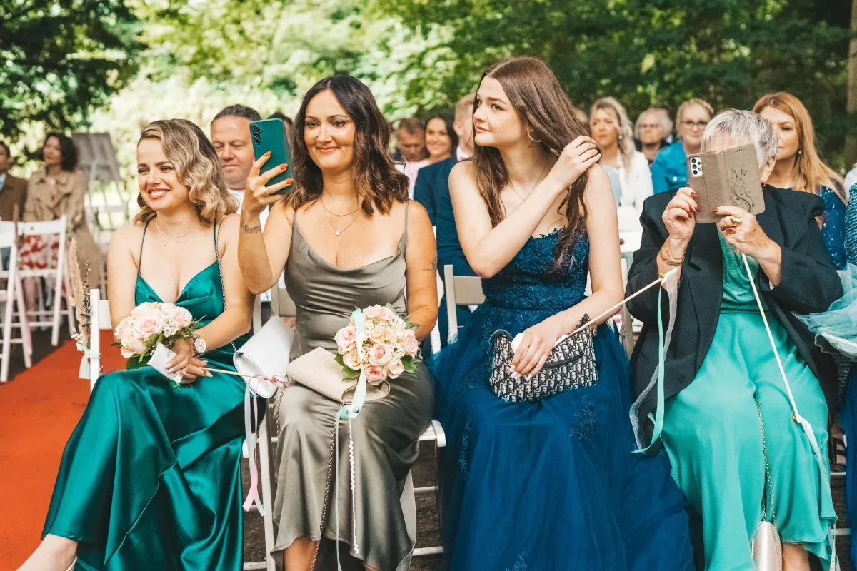Moderne russische Hochzeit Bilder