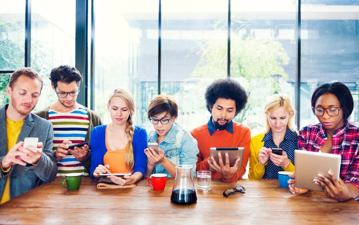 Keep in touch with site visitors and boost loyalty