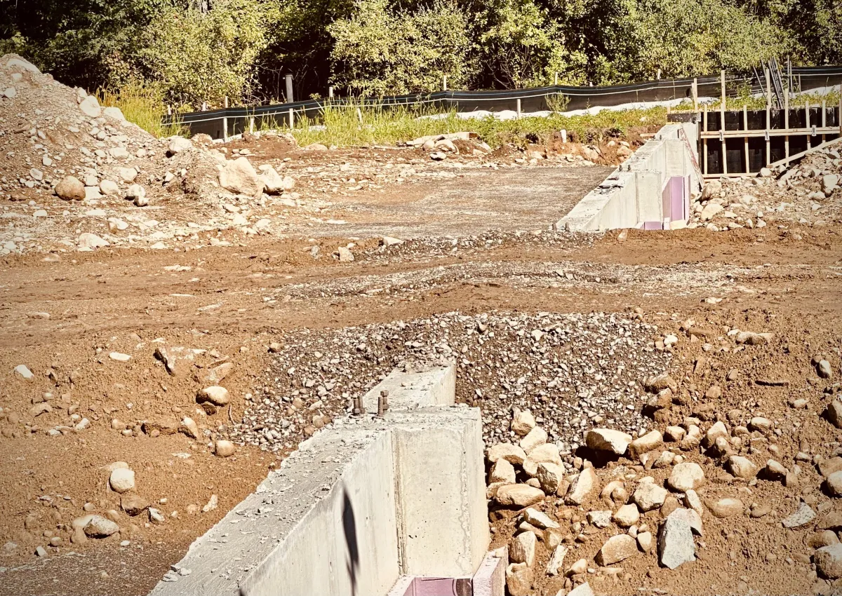 hump over the foundation wall