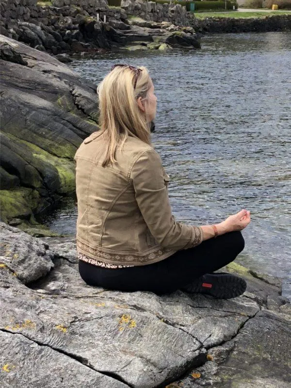 How To Meditate to Quiet The Mind And Heal Naturally
