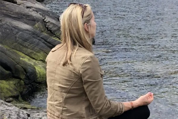 How To Meditate to Quiet The Mind And Heal Naturally
